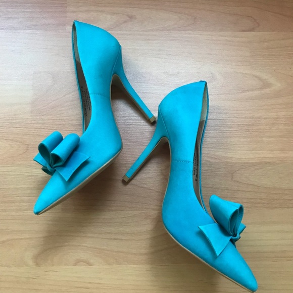 Luxe by Justfab Bow Pumps - Picture 4 of 6